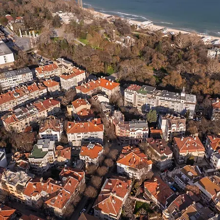 With Patio Close To Sea 아파트