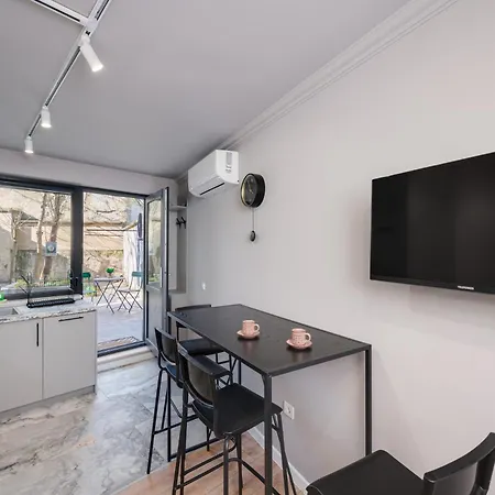 With Patio Close To Sea 아파트 바르나