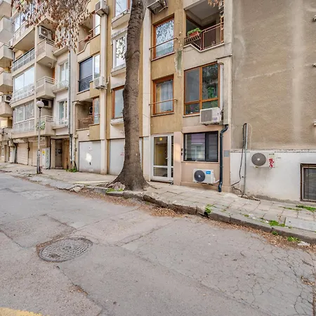 With Patio Close To Sea 아파트 *