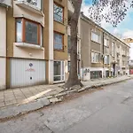 Apartment With Patio Close To Sea