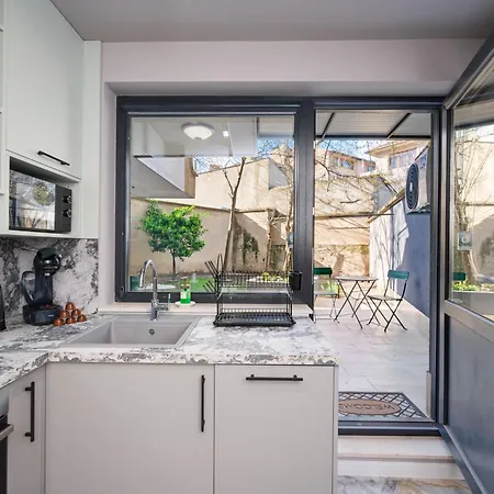 With Patio Close To Sea דירה וארנה