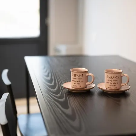 With Patio Close To Sea דירה וארנה