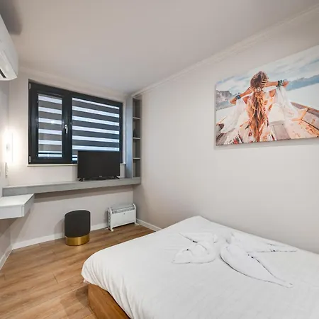 With Patio Close To Sea וארנה