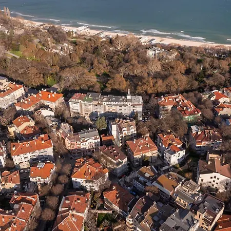 With Patio Close To Sea דירה