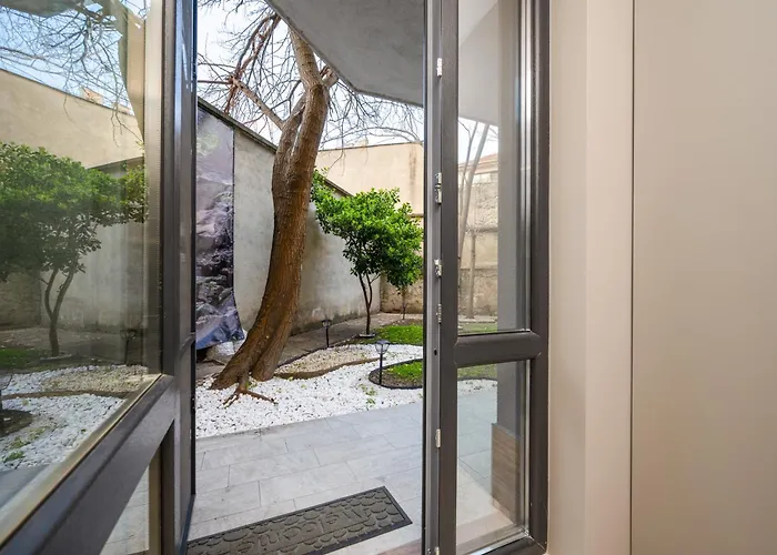 Apartment With Patio Close To Sea